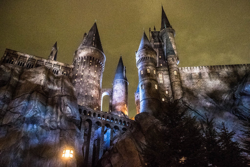 El castillo de Hogwarts de noche es mágico (Foto: Laura Tomàs)
