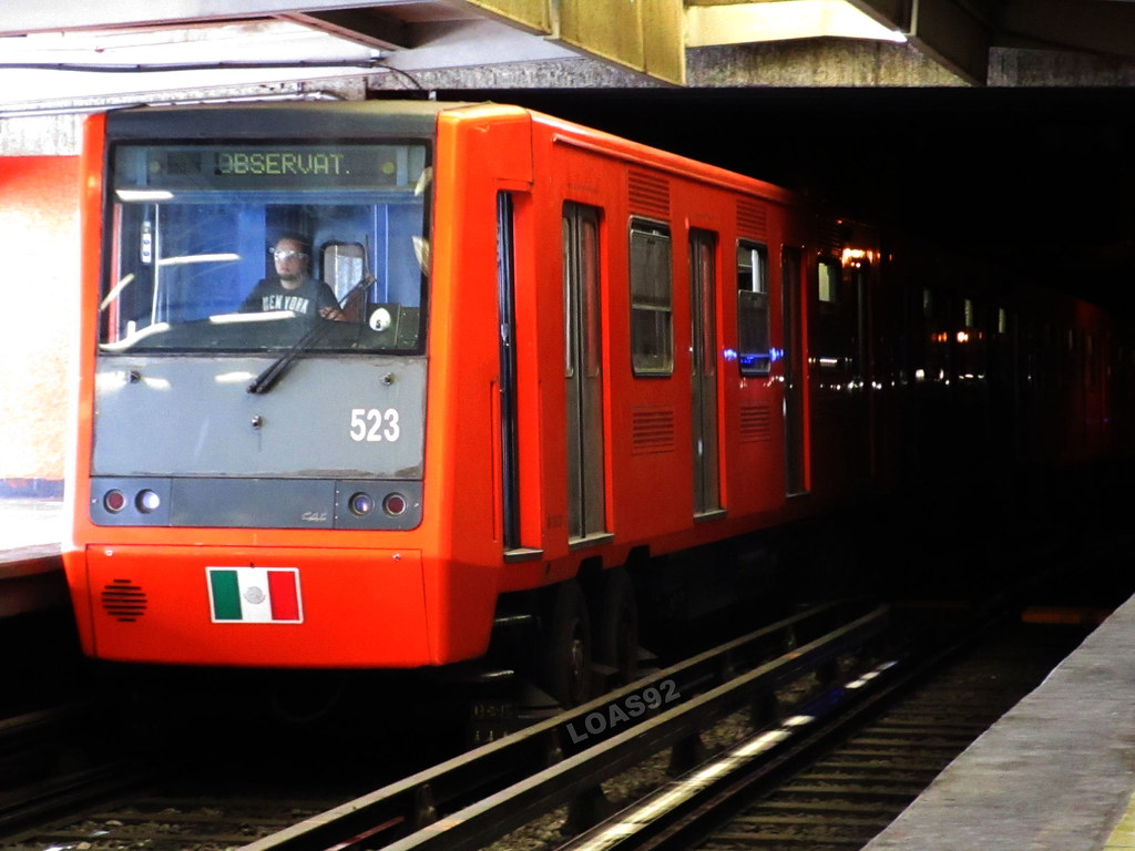 CAF NE-92 Metro de Mexico | Un tren llegando a la estacion O… | Flickr