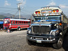 Antigua Guatemala, tzv. kuřecí autobusy, foto: Petr Nejedlý