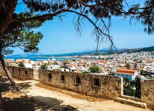 castle town cityscape rooftops kreta greece stadt crete griechenland mediterraneansea festung rethymno fortezza mittelmeer venetiancastle