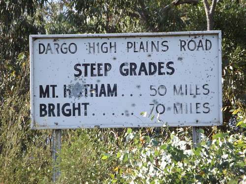 mountains high australia victoria grade hills roadsign steep hotham highcountry fernbank 2015 dargo dargohighplainsroad milessign dargomthothamroad victoriahighcountryaustralia2015