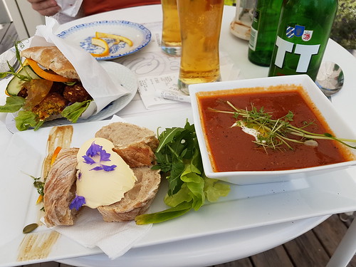 Lunch i cafét på Strandnära