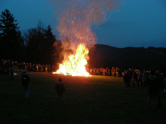 Easter Bonfire 01