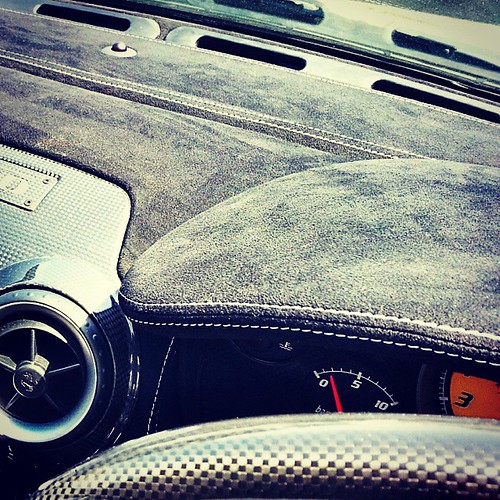 Sexy alcantara #f430addict #camoscudie #scudie #carswithoutlimits #carlifestyle #ferrarimotorsport #fezza #ferrari #scuderia #ferrarilife #ferrarichat | by Sheefo2k