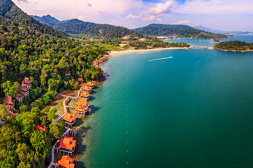beach holidays insel island kuste landscape langkawi malaysia meer natur nature reisen sea sonnig summer travel tropical tropisch urlaub kedah drone birdview rainforest water chalet paradise hdr hdrphotography photography holiday aerial mountain vacation asia