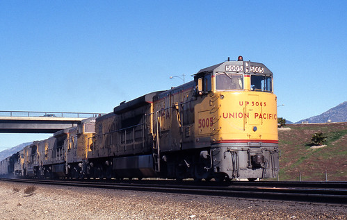 california up trains unionpacific ge railroads sanbernardino cajonpass u50c