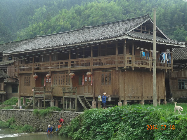 Maison traditionnelle récemment construite, en bordure du village