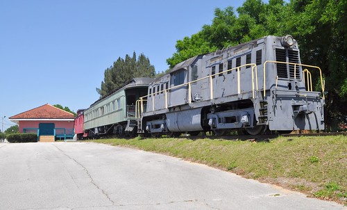 Lake Wales Museum, a former ACL depot, features a train | by TPavluvcik