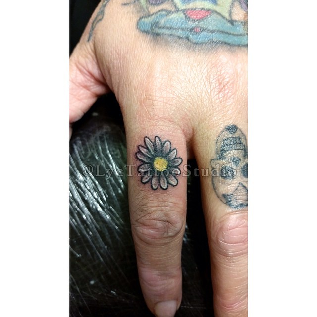 Tiny Daisy Finger Temporary Tattoo Tiny  Fake Tattoos  Set of 6   Inspiração para tatuagem Tatuagem no dedo Tatoo
