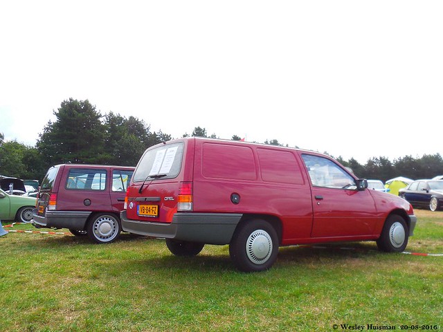Opel Kadett E1 Lieferwagen (VB-84-FZ) + E2 Caravan (ZF-48-TS) @ Sevenum 2016 (3)