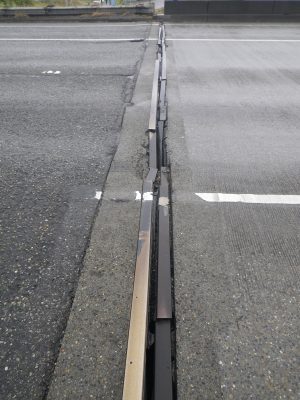 Broken expansion joint on I-5 between Everett and Marysville