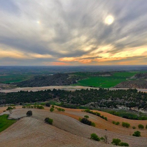 Vistes des del pilar d'almenara #pilardalmenara #Capvespre #sunset #sunsetsniper #igerslleida #lleida #lerida #EarthPix #earthhour #rsa_sky #sunset_lovers #anochecer #tgif #top_masters #theworldshotz by susombo, square squareformat iphoneography instagramapp uploaded:by=instagram