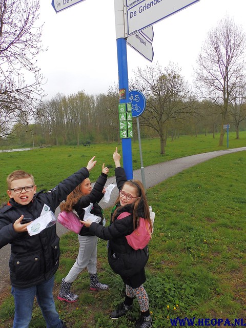 2015-04-25 Oranje wandeltocht  Almere-haven 11.43 Km (21)