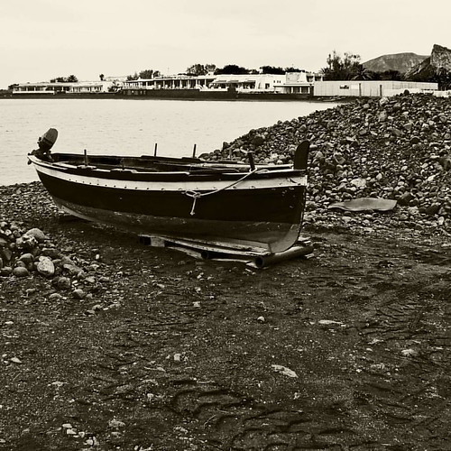 "Silent sorrow in empty boat"  #amazing #smoke #beautiful #beauty #art #cloud #island #clouds #est #photography #horizon #ic_water #igcentric_nature #ignaturale #instabeach #instagood #instasummer #irox_water #panorama #love #natur #nature #dried #oceano | by lorenzoabbatefoto