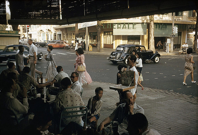 SAIGON 1961 - Ngã tư Tự Do-Nguyễn Văn Thinh. Photo by Wilbur E. Garrett - Nay là ngã tư Đồng Khởi-Mạc Thị Bưởi