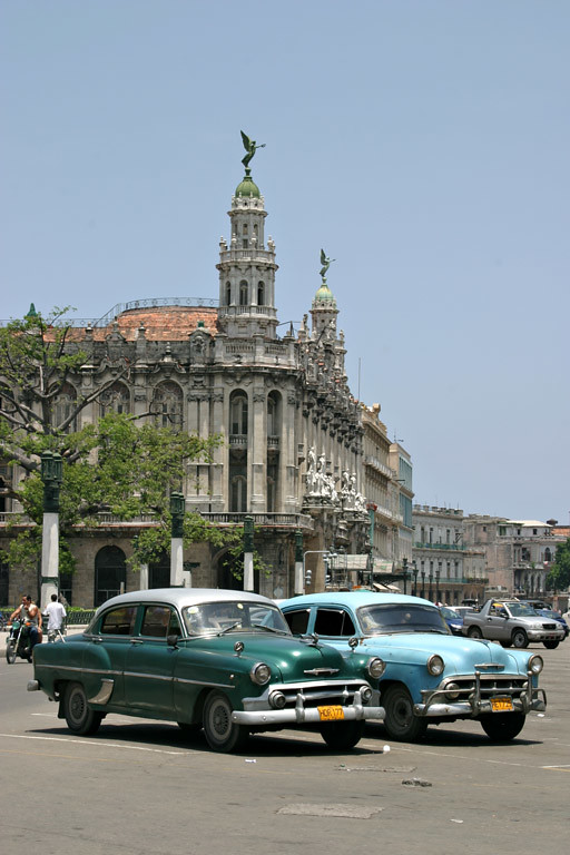 Hotel Inglaterra and two classic cars