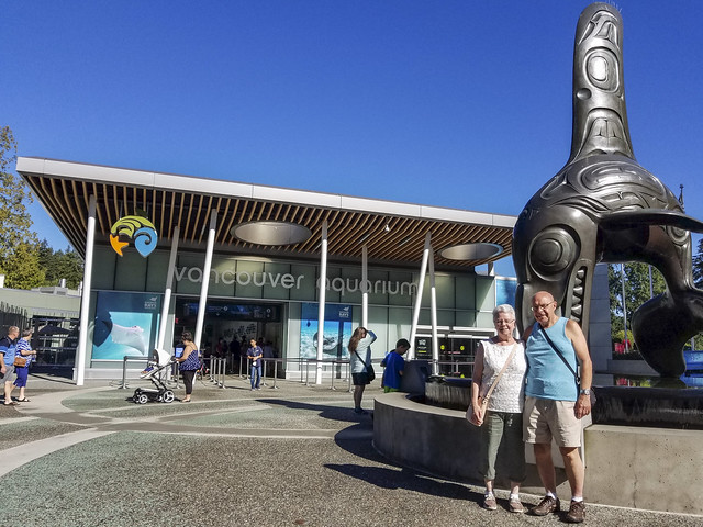 Mum and Dad outside the Vancouver Aquarium (20160824_100653)