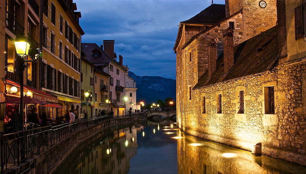 Picture perfect Annecy canals at night