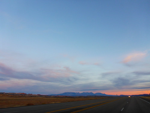 P1350132 by rschneid, sunset utah highway fromatruck