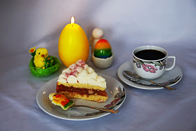 Zum Kaffee: selbstgemachte Erdbeer-Rhabarber-Torte