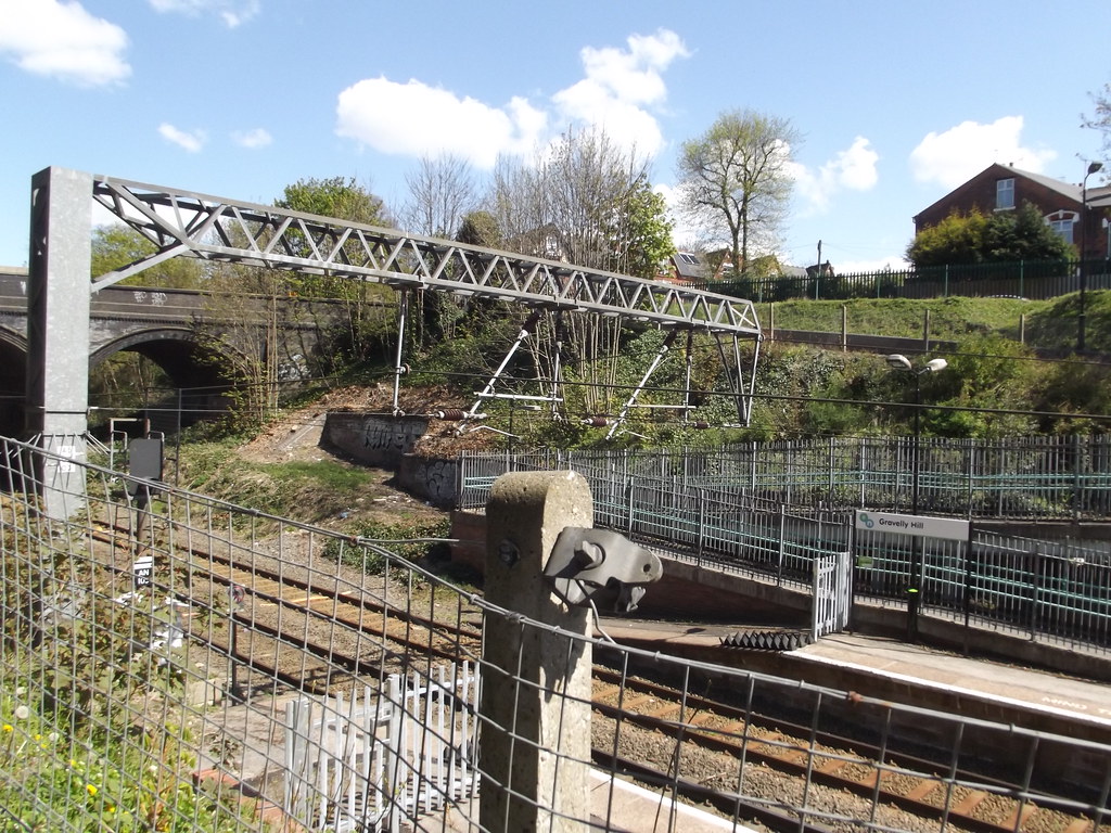 Hunton Bridge Shell Gravelly Hill Station - Hunton Hill bridge | At Gravelly Hil… | Flickr