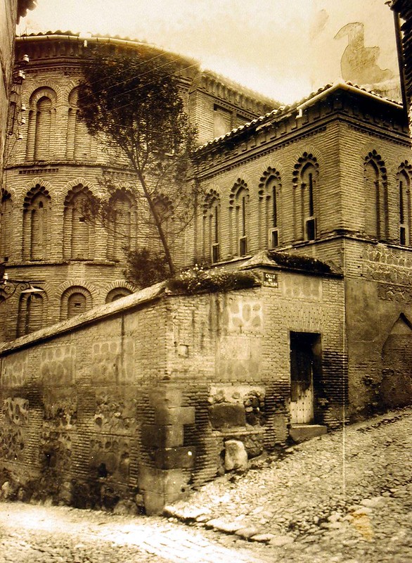 Iglesia de San Bartolomé a comienzos del siglo XX. Foto Rodríguez.
