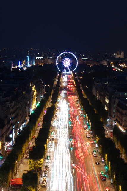 Champs ellisés by night