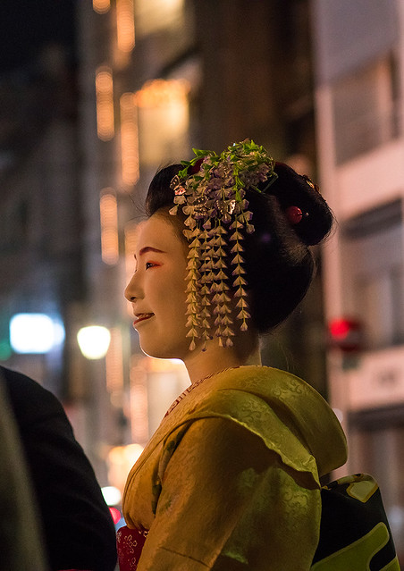 Geisha in the streets of gion, Kansai region, Kyoto, Japan