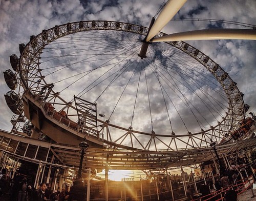 London Eye   #trip #goprooftheworld #gopro #goprobr #sunset #uk #england #trekking #positivevibes #goodvibes #goodvibes #gopro #goprobr #sunshine #sunrise #blogmochilando #mochilando #mochileiros #londoneye #canions #canion #LoucosPorGopro | by andre_fred9