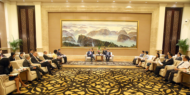World Bank Group President Jim Yong Kim meets with provincial leaders in Fujian
