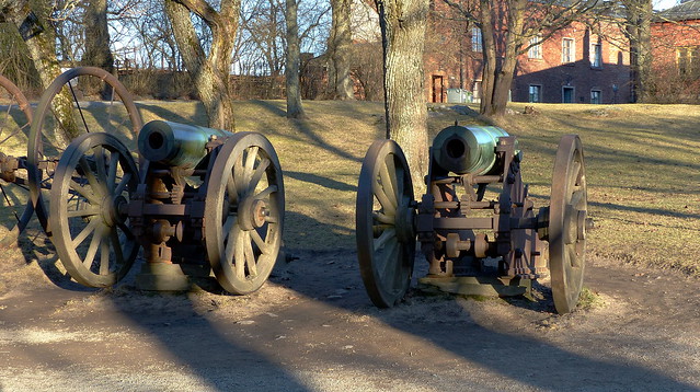 Cannons in the Suomenlinna sea fortress (Helsinki, 20150315)