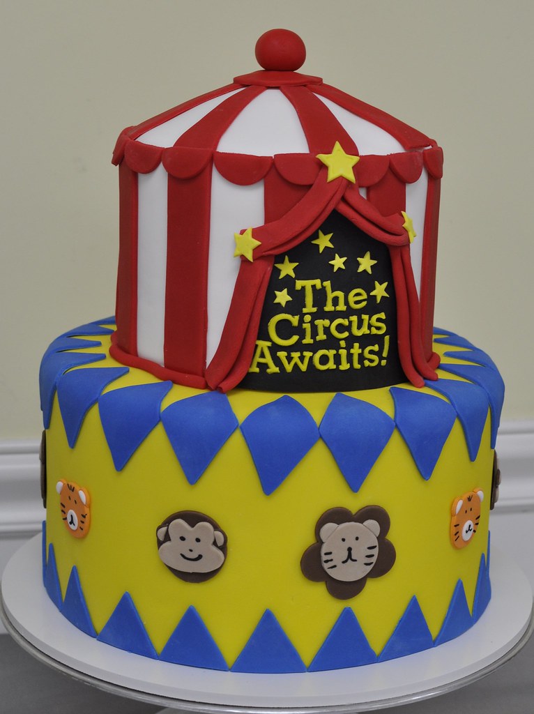 Circus Themed Baby Shower Cake Hummingbird Cake For A Baby Flickr