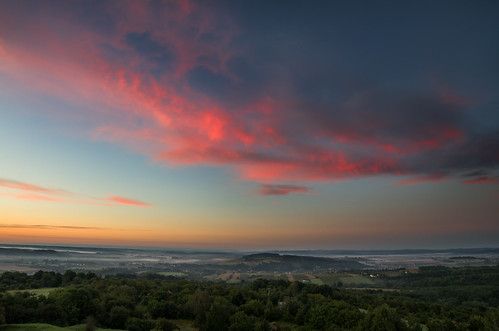 przemyśl województwopodkarpackie polska kopiec tatarski morning morninglight sunrise clouds cloudscape red cloud świt poranek samyang14f28