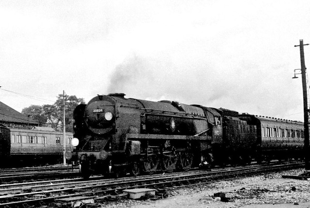 Railways - Merchant Navy 35024 “East Asiatic Company” approaches Basingstoke with a down passenger