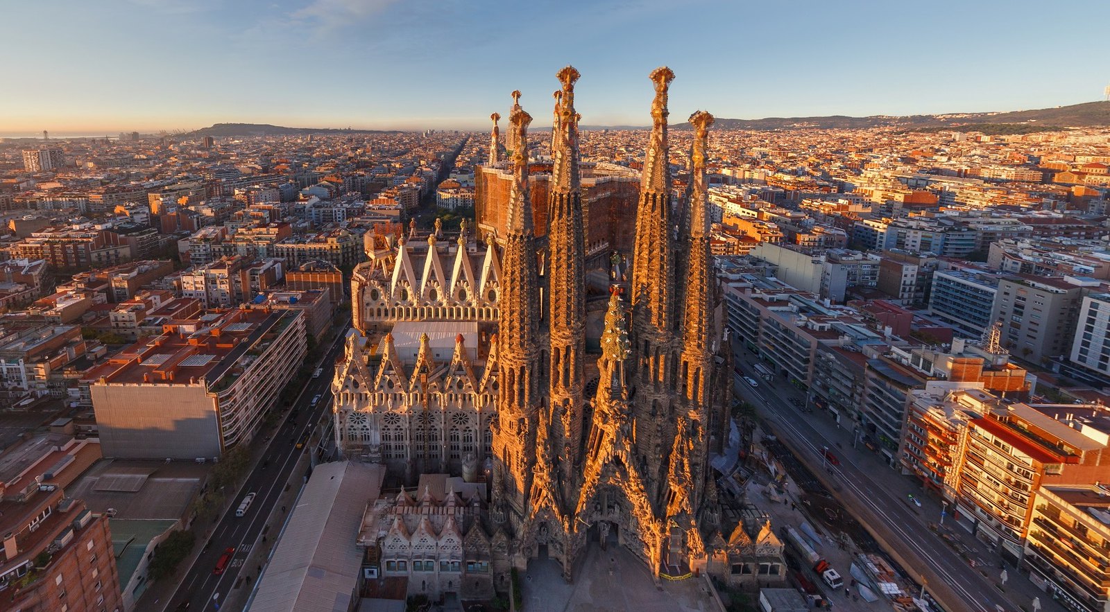 La Sagrada Familia - Aerial i Temple Exp… Basílica | | Flickr The view