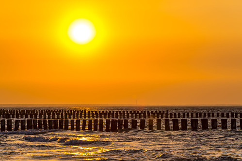 sunset zingst mecklenburgvorpommern groynes breakwaters sun ocean baltic sea