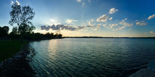 Respiro #michigan #puremichigan #dusk #water #lake