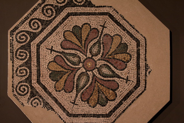 Römisches Mosaik ( mosaïque mosaico mosaic - Römer - Fundjahr 1862 ) einer Gallorömischen Villa rustica - römischen Gutshof um 170 n . Chr. in Boscéaz bei Orbe im Kanton Waadt - Vaud der Schweiz