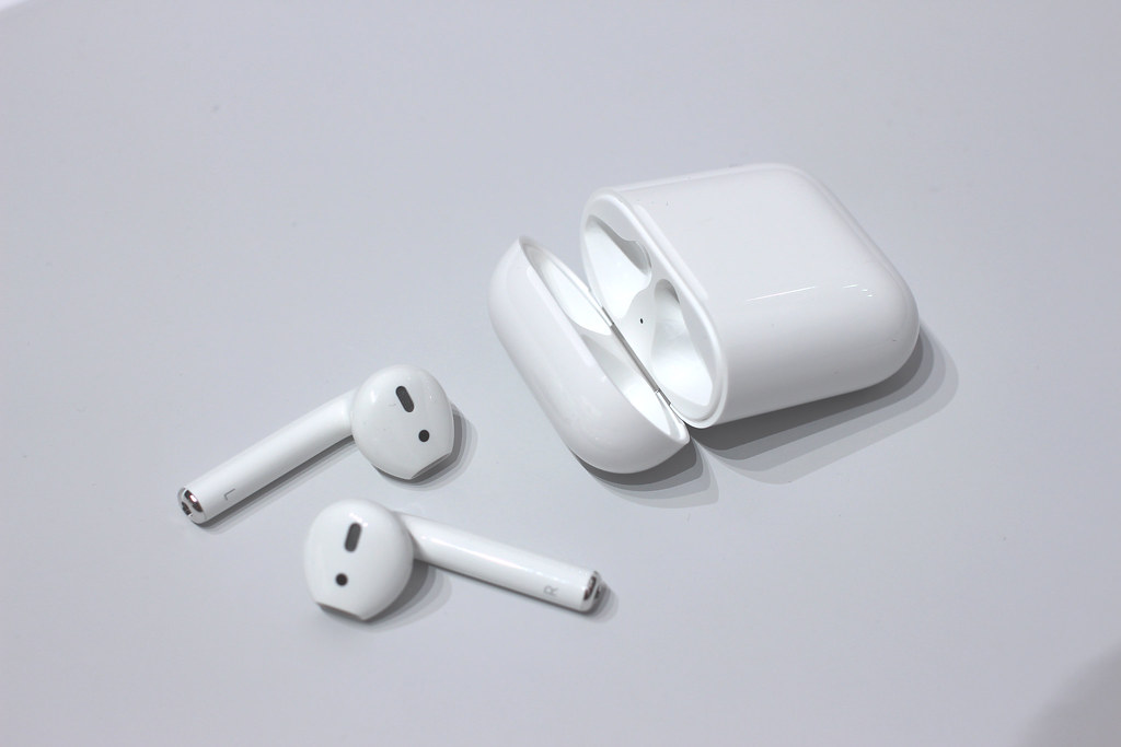 New Apple AirPods with iPhone 7 | Maurizio Pesce | Flickr