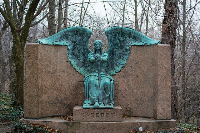 Angel of Death Victorious by Herman Matzen - Haserot plot - Lake View Cemetery - 2014-11-26