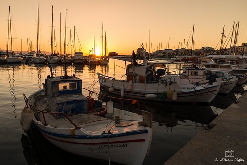 aegean aegeansea aigina aiginatown kaiki marina saronic saronicgulf sunset fishingboat harbour yachts