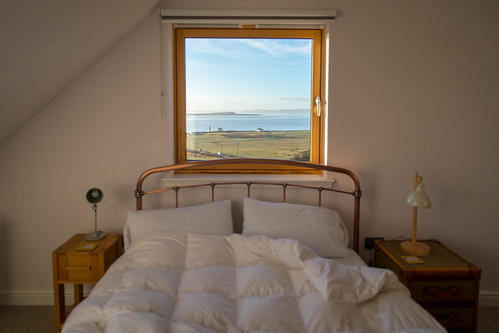 portcharlotte scotland unitedkingdom gb islay canon 5dmarkiv bedroom bed window morning sunrise dawn frame