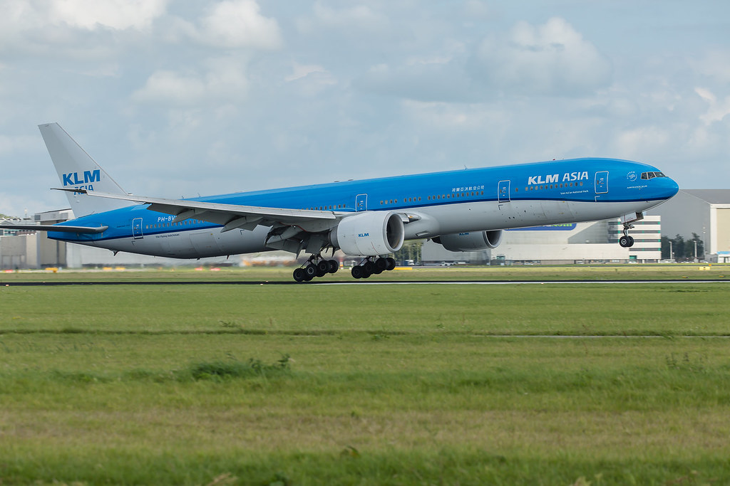 KLM Royal Dutch Airlines l PH-BVC l Boeing 777-306(ER)