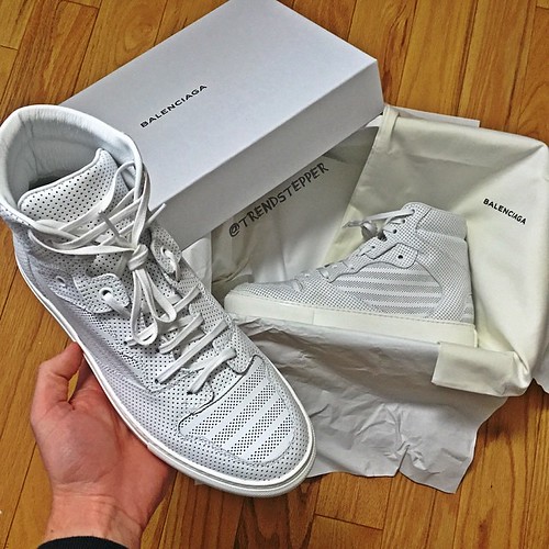 Now this is some summer #shoegame ⚪️ •••••••••••••••••••••••••••••••••••••••••••••••••••••• For more great men's fashion check out @royalfashionist ______________________________________ @balenciaga high-tops More of my spring summer high-top | by Sheefo2k
