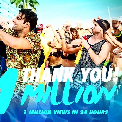 👍👍👏👏👏👏💪👊🎶🎶 #Repost @jencarlosmusic  Thank you FAM! Gracias FAM! Ya llegamos a 1 Millón de Views en el video de #PaQueMeInvitan. Tengo los mejores fans del mundo!  We've reached 1 Million views | by SESAC Latina Music