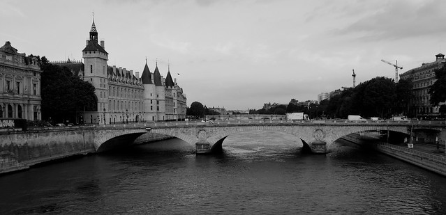 Conciergerie and the Seine