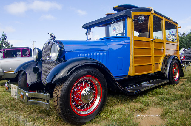 1928 Ford Woodie 4027