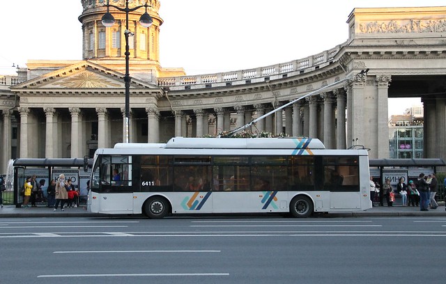 Trolleybussen in St Petersburg - Trolleybus nr 6411 lijn 5 - 8/06/2016.
