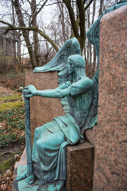 right oblique Angel of Death Victorious by Herman Matzen - Haserot plot - Lake View Cemetery - 2014-11-26