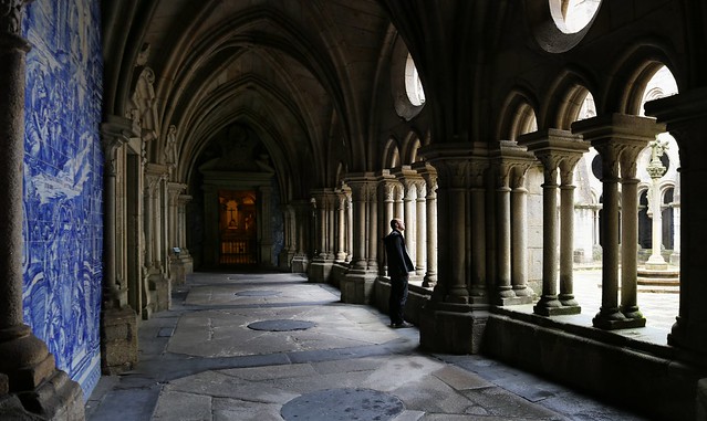 Exploring the Gothic cloisters of Porto Cathedral